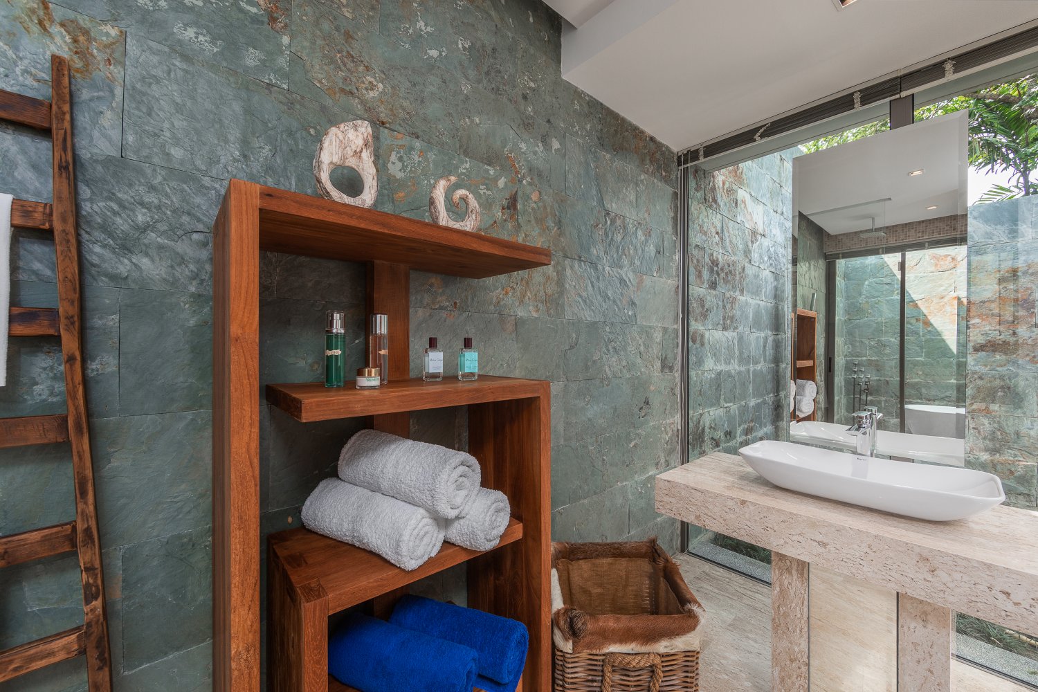 Property image - full photo 90