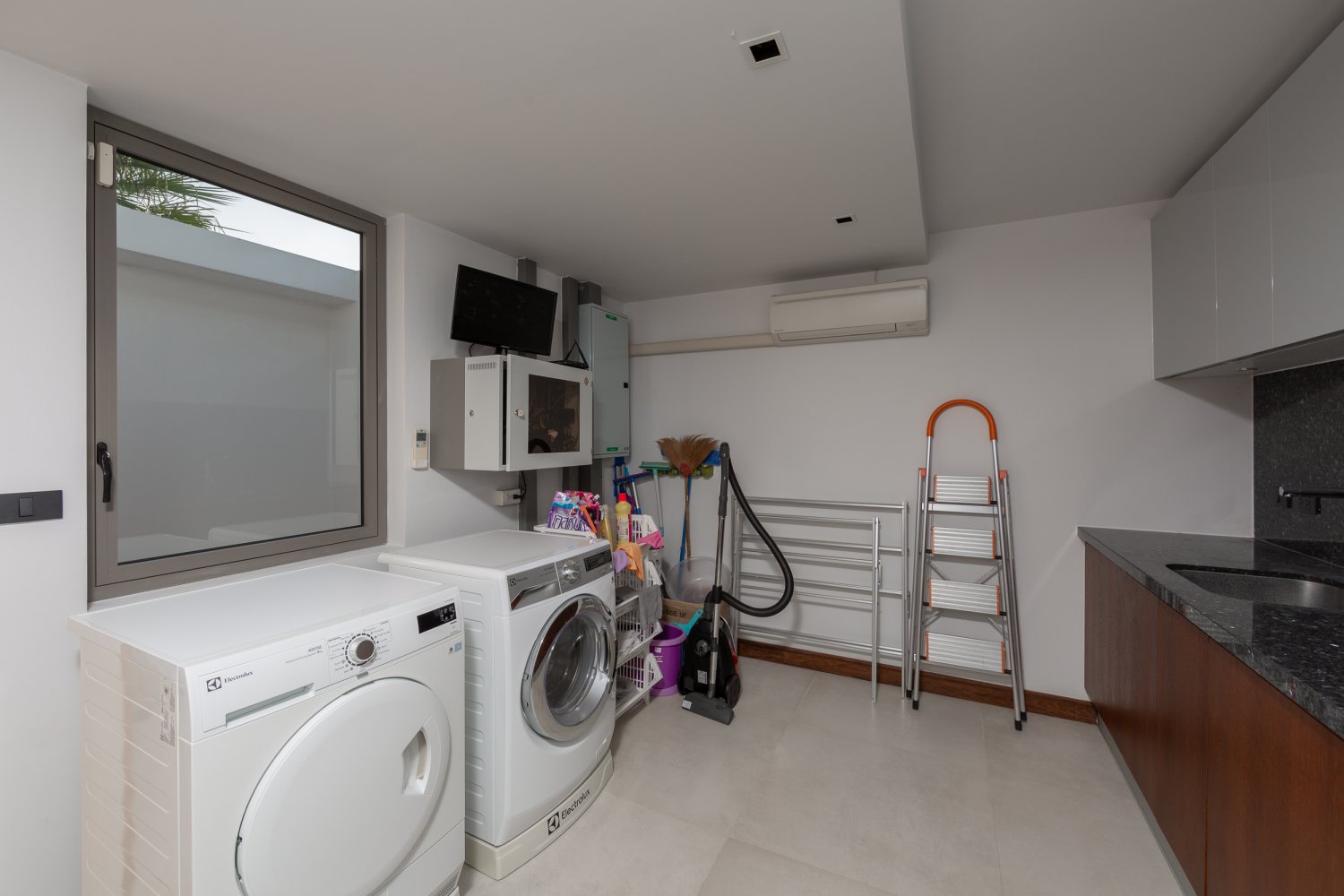 Property image - full photo 112