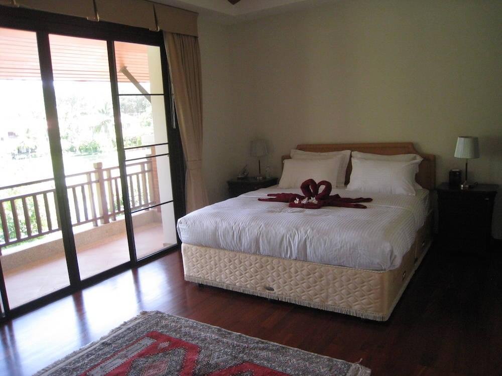 Property image - full photo 11