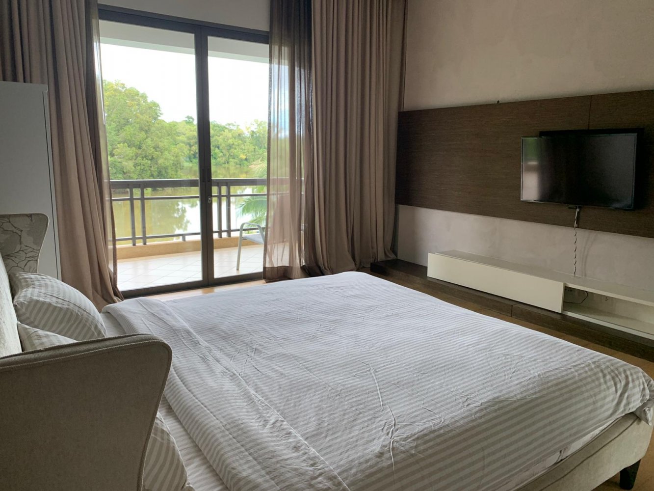 Property image - full photo 14