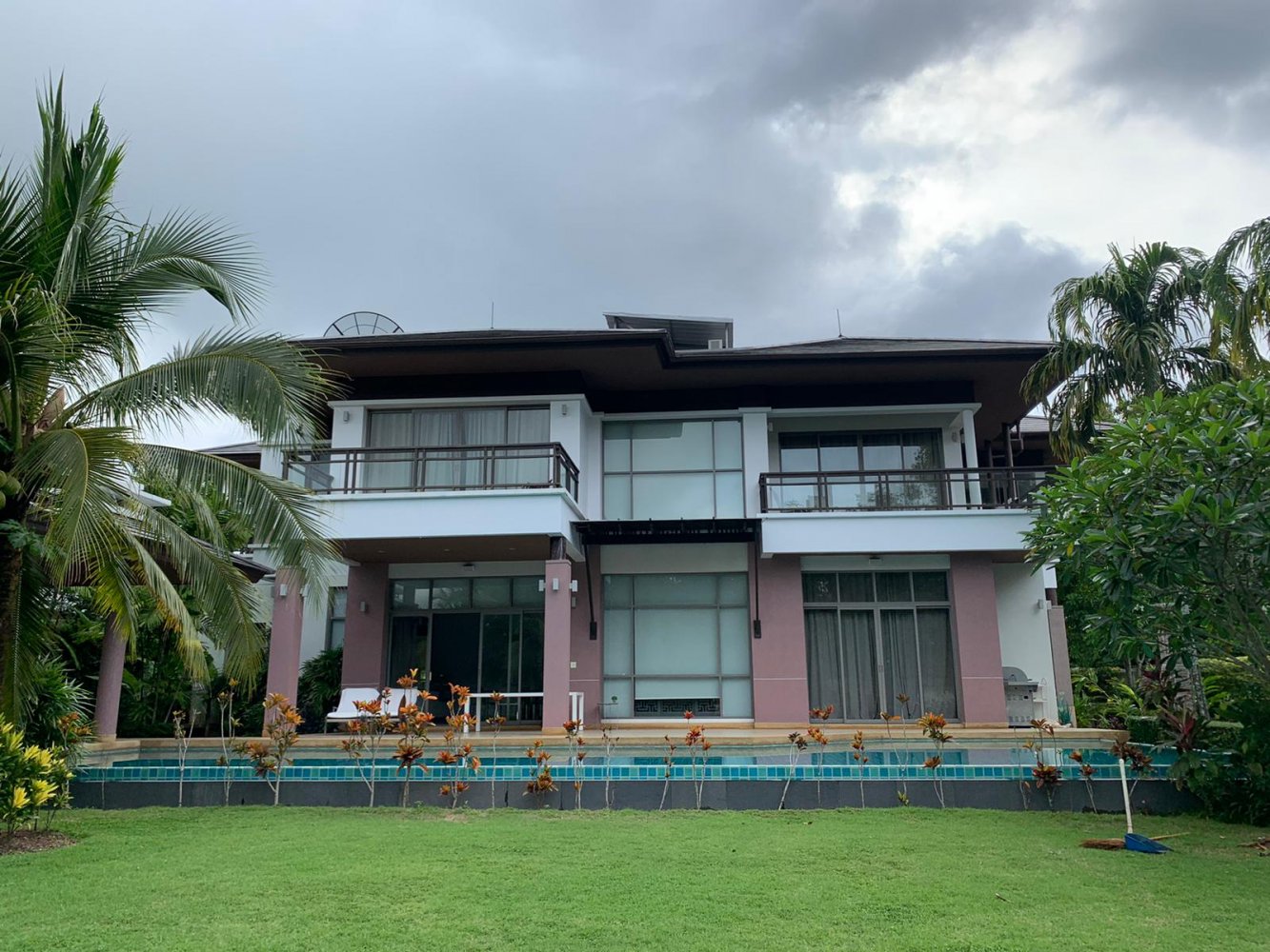 Property image - full photo 2