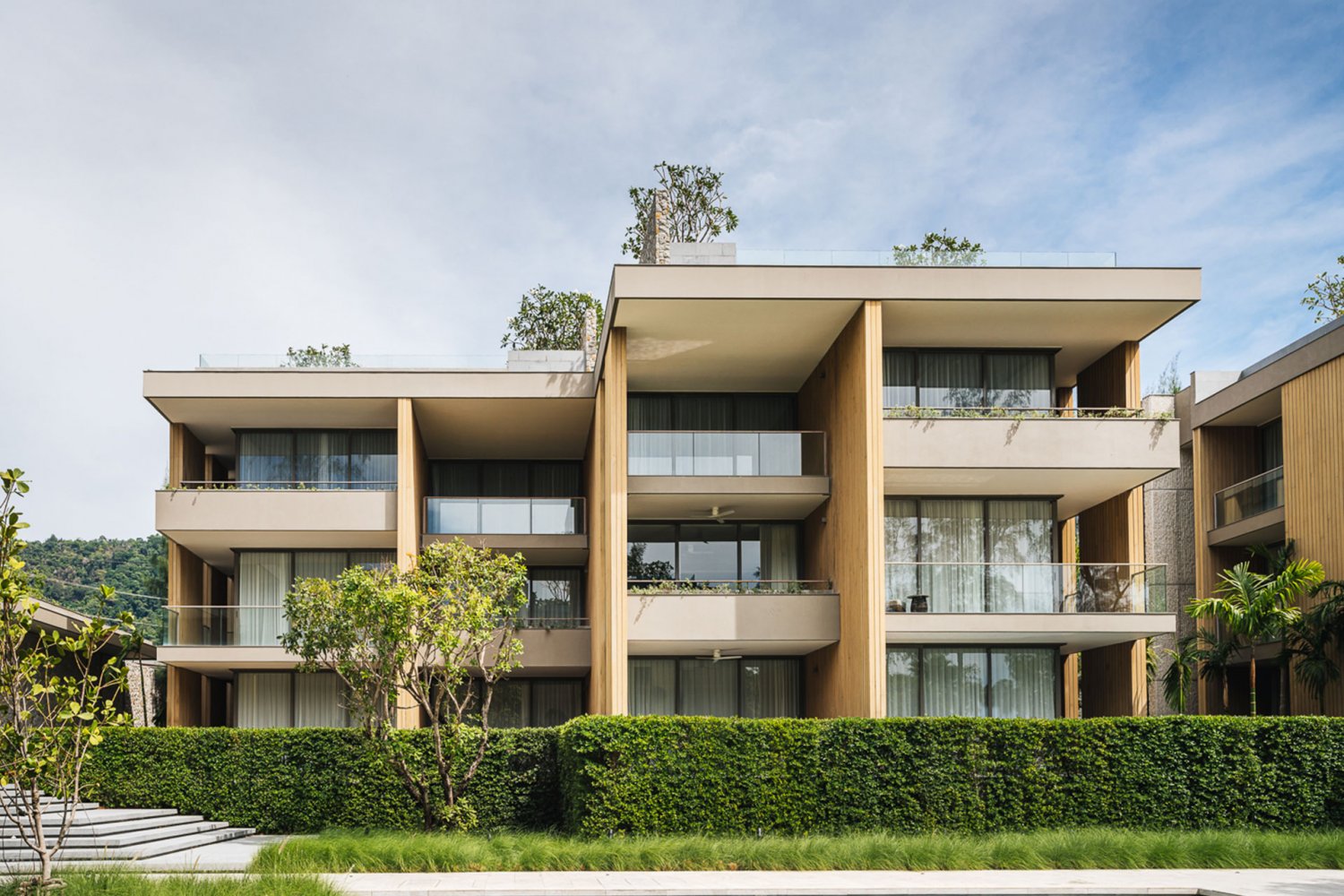 Property image - full photo 2