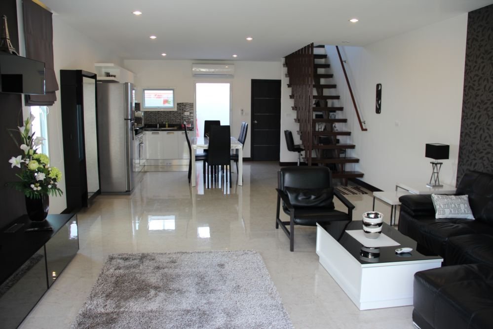Property image - full photo 5