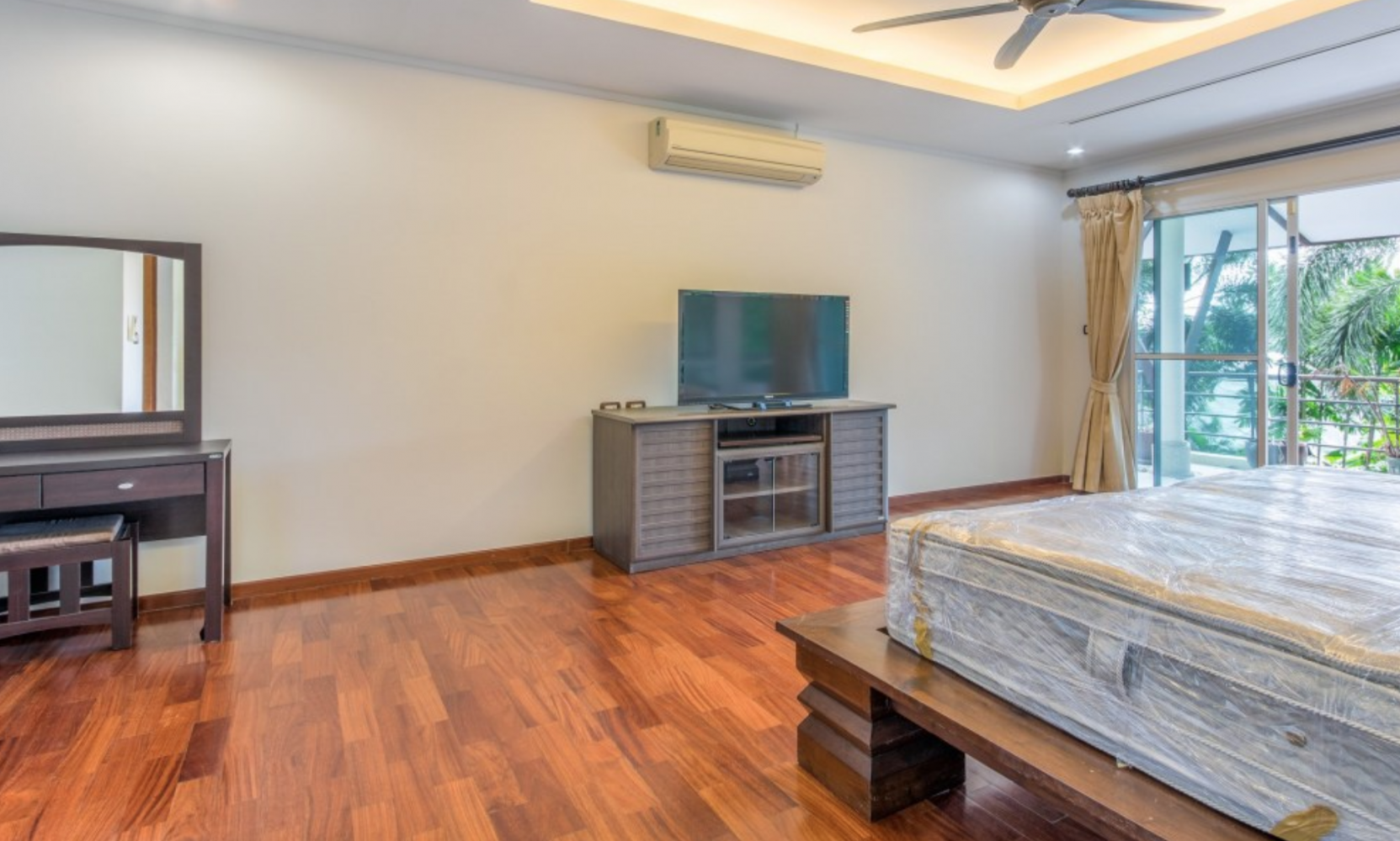 Property image - full photo 29