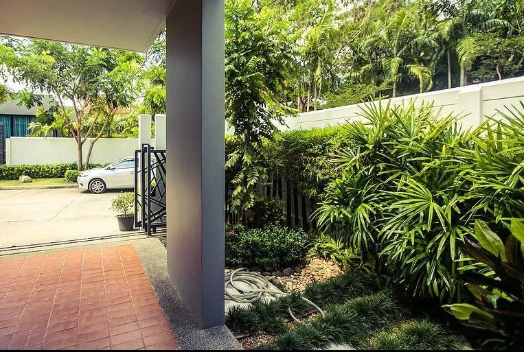 Property image - full photo 3