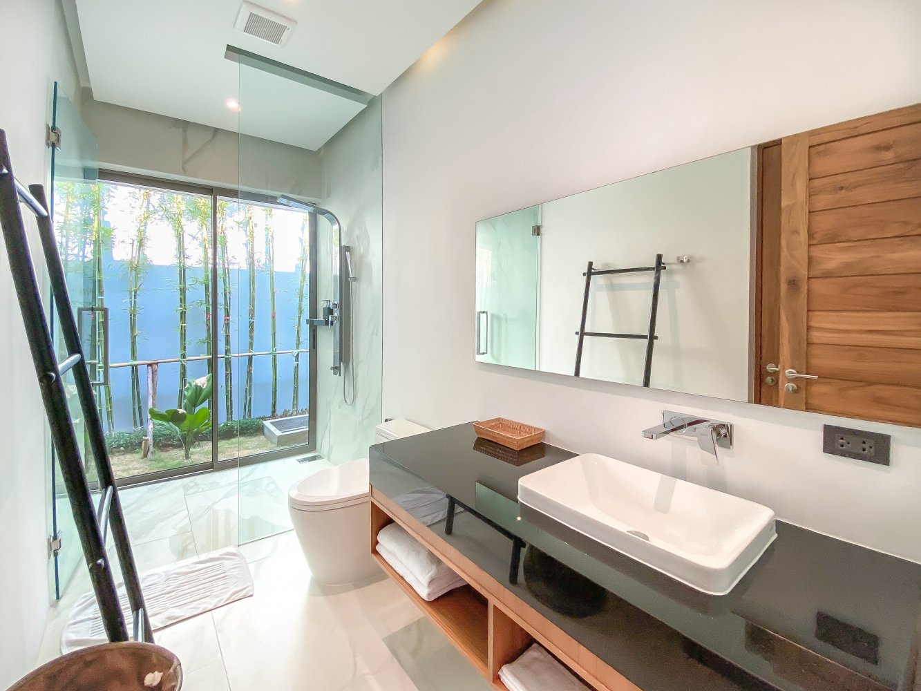 Property image - full photo 18
