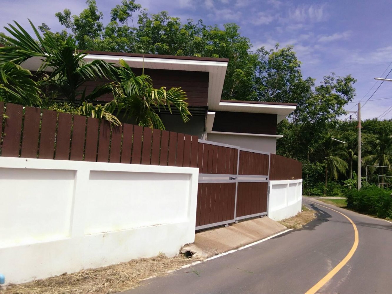 Property image - full photo 3