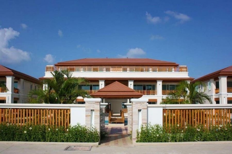 Property image - full photo 2