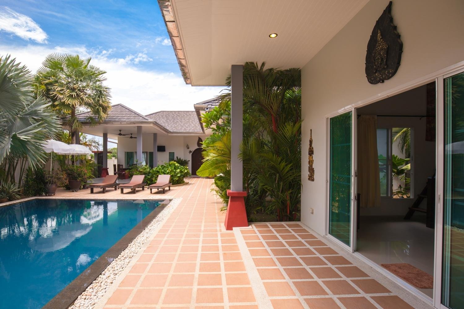 Property image - full photo 2