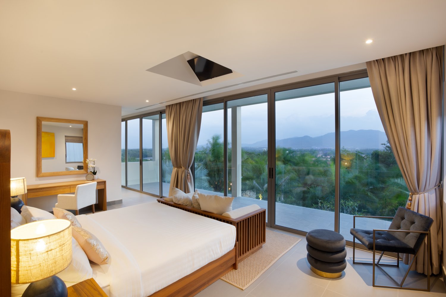 Property image - full photo 2