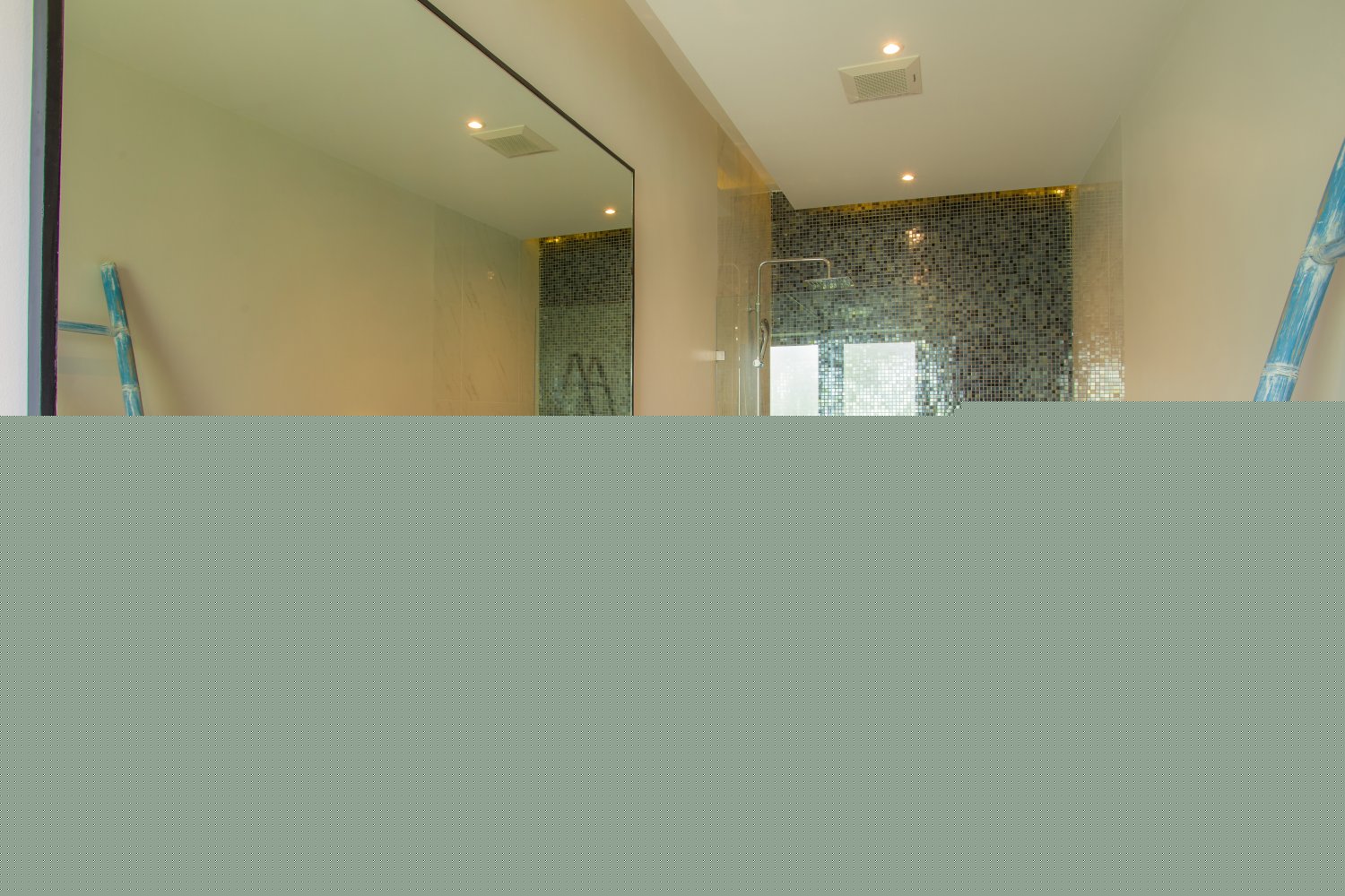 Property image - full photo 32