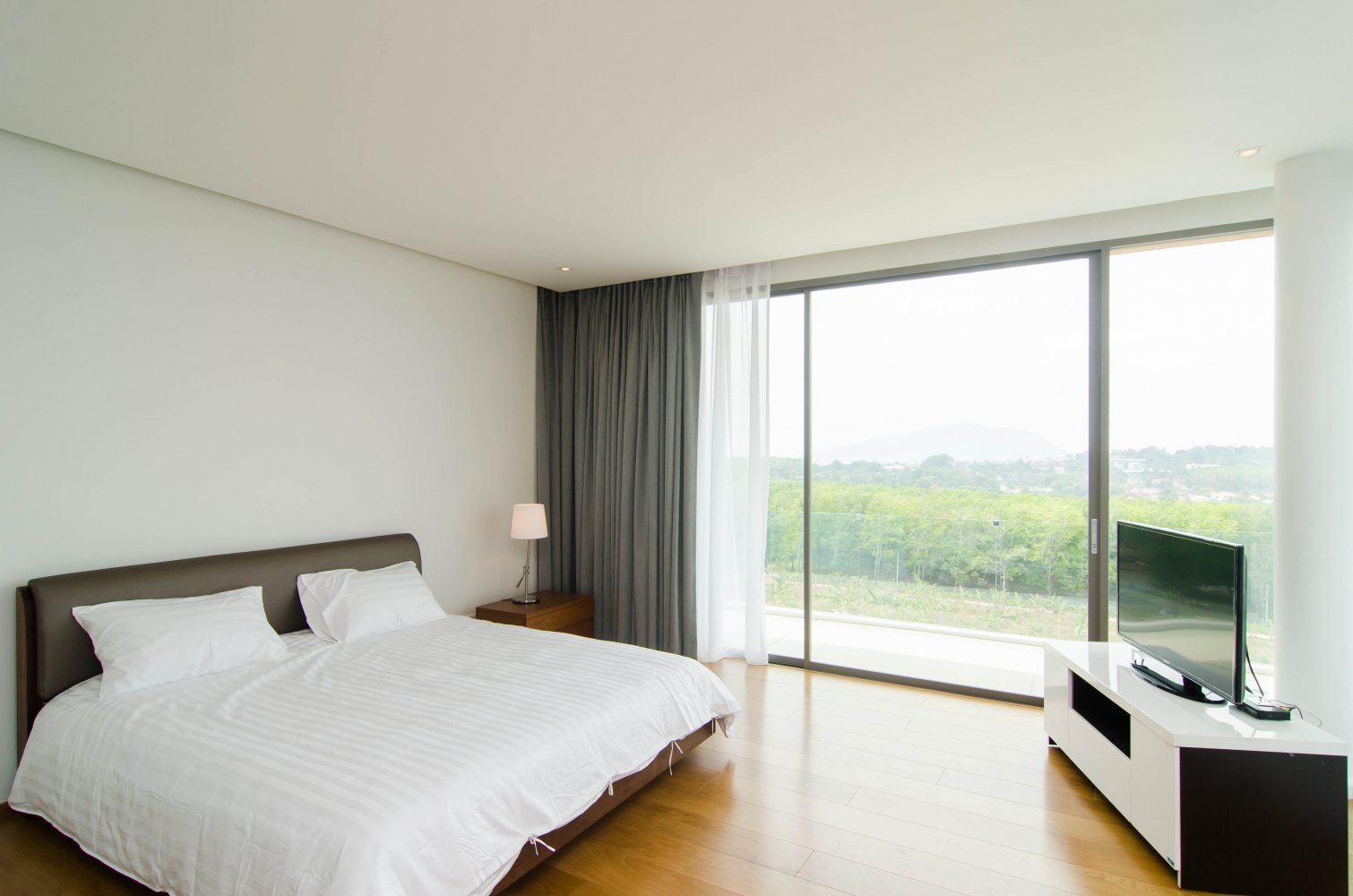 Property image - full photo 12