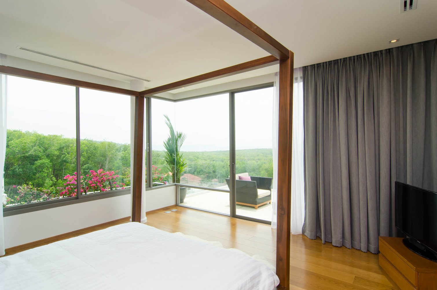 Property image - full photo 15