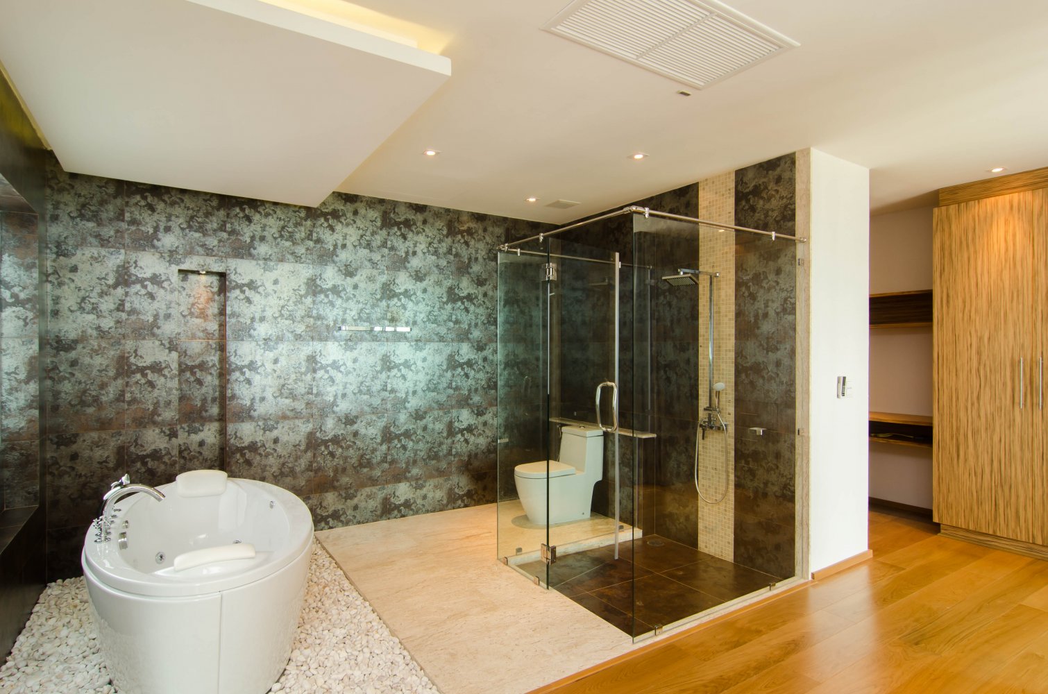Property image - full photo 18