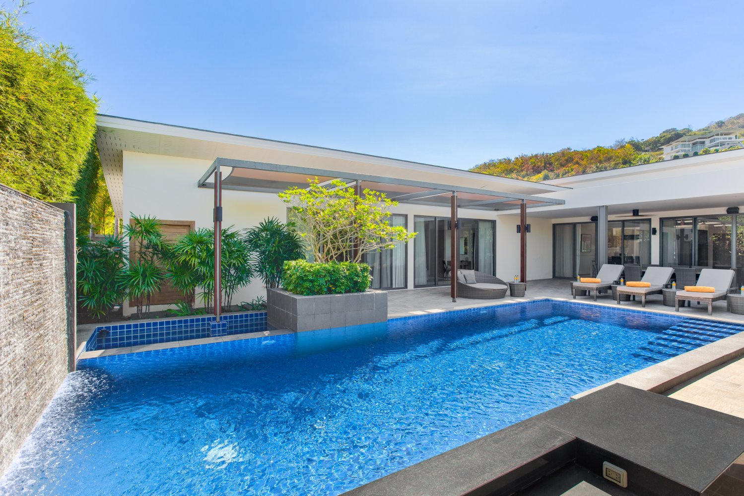 Property image - full photo 3