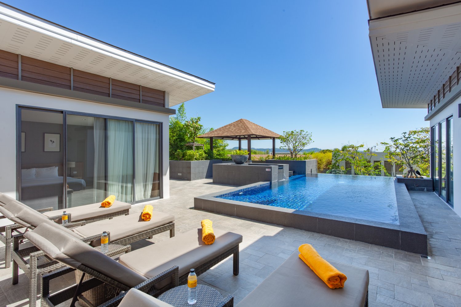 Property image - full photo 1