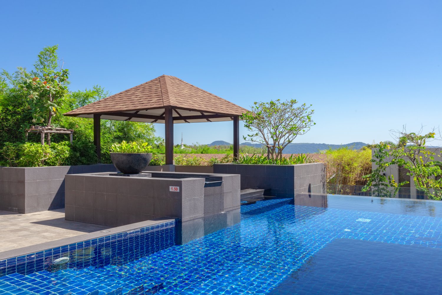 Property image - full photo 3