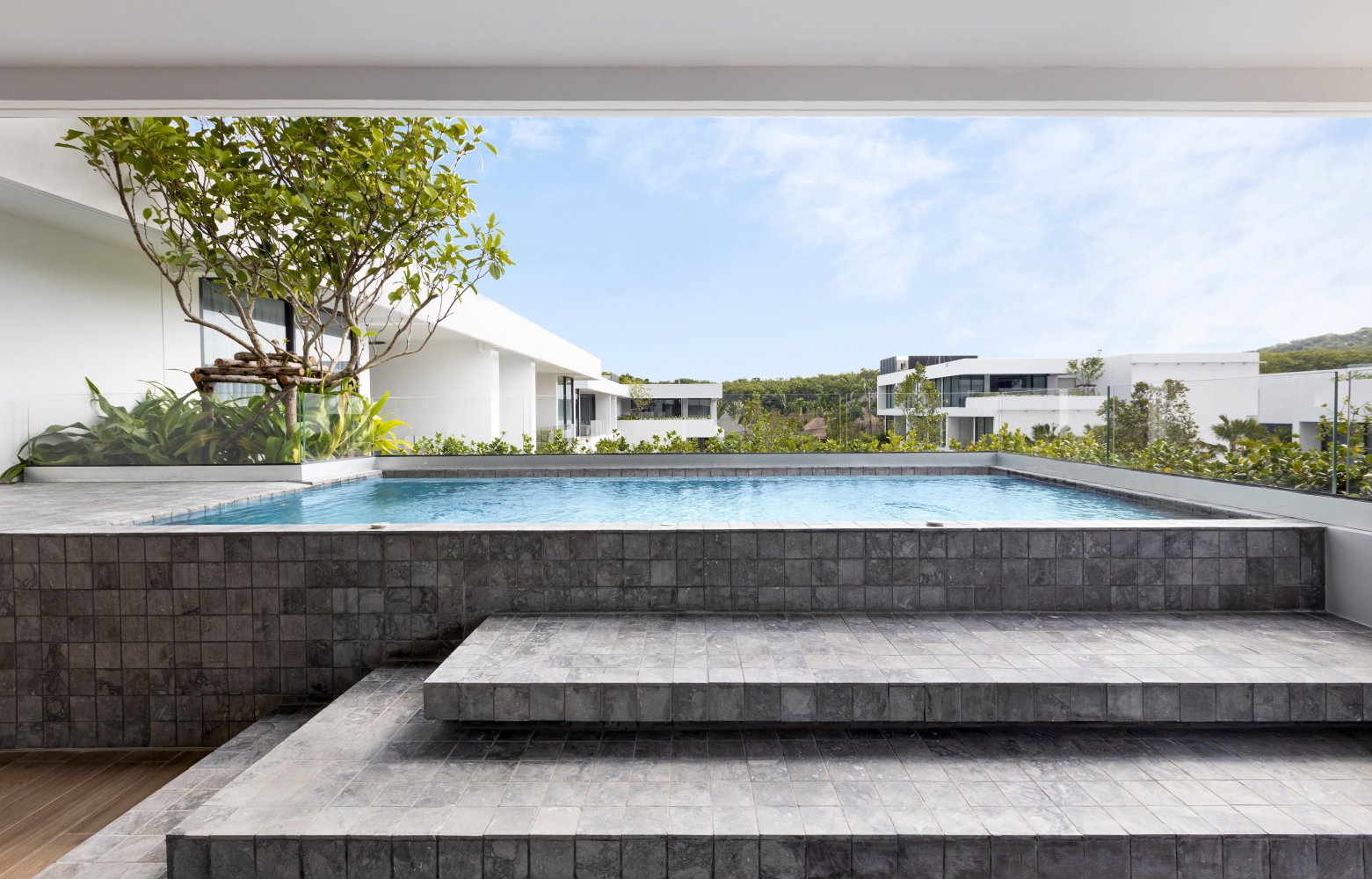 Property image - full photo 2