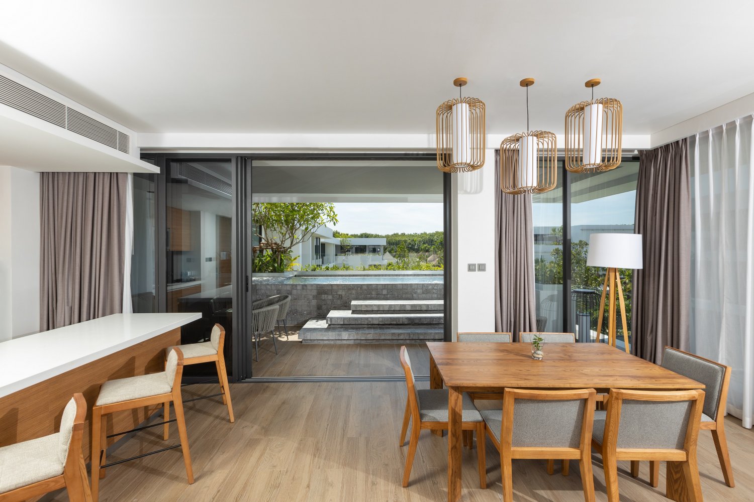 Property image - full photo 3