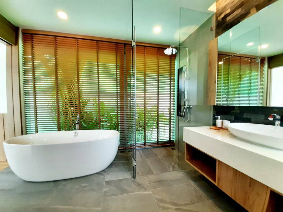 Property image - full photo 6