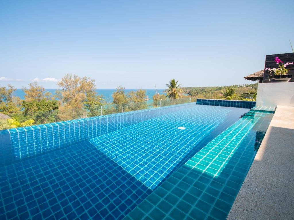 Property image - full photo 2