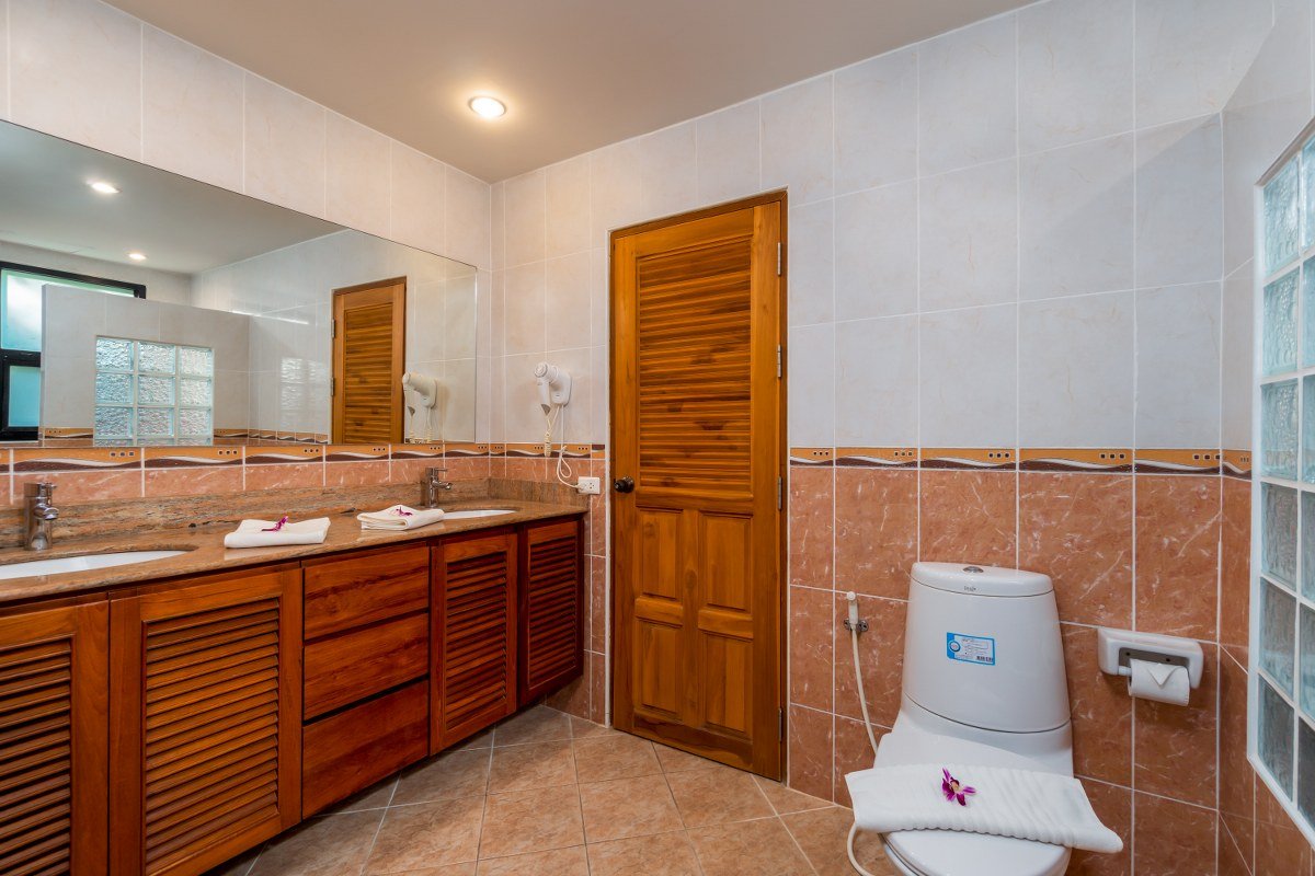 Property image - full photo 5