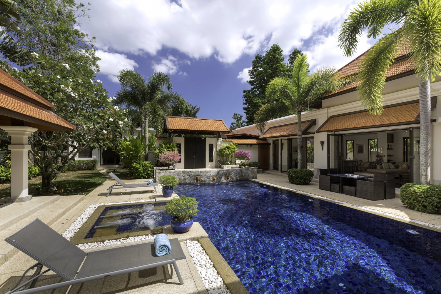 Property image - full photo 2