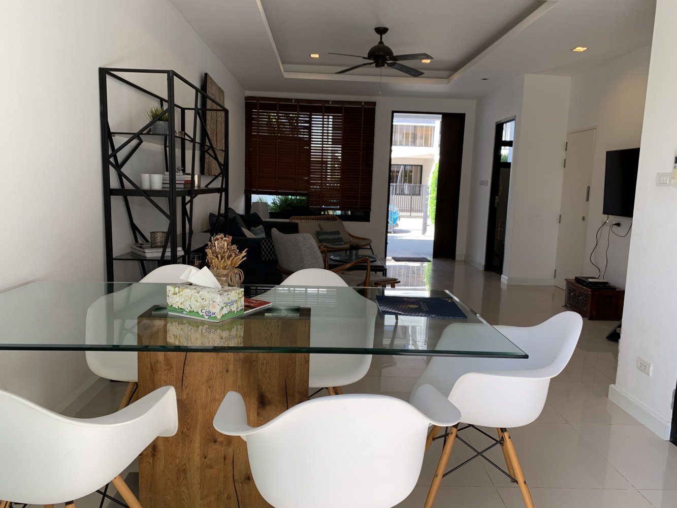 Property image - full photo 4