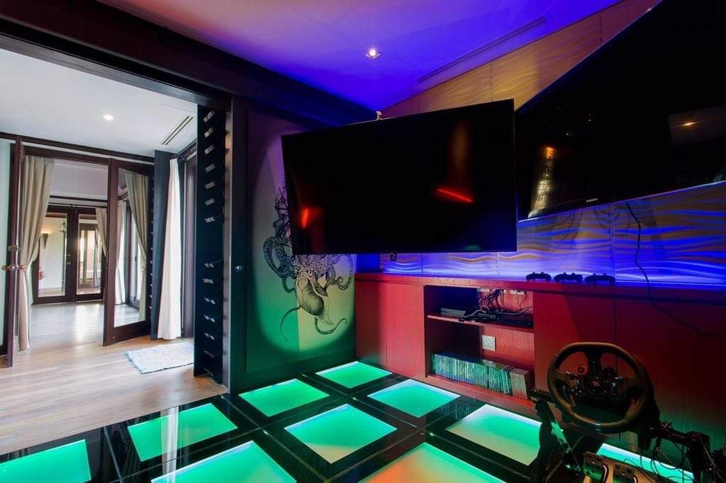 Property image - full photo 18