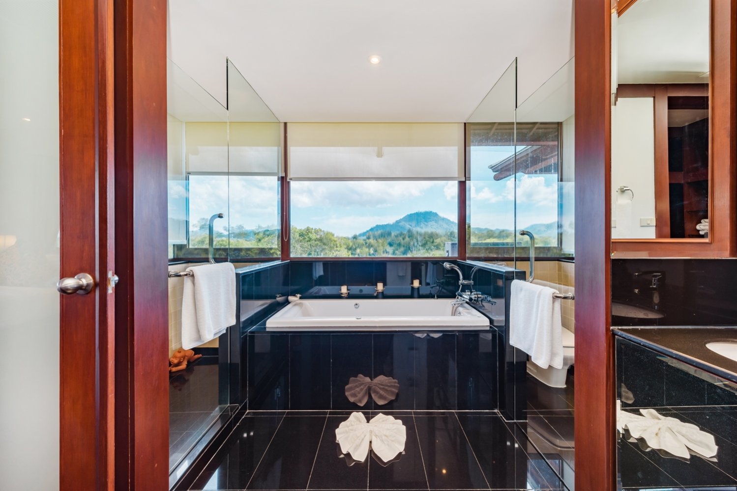 Property image - full photo 37