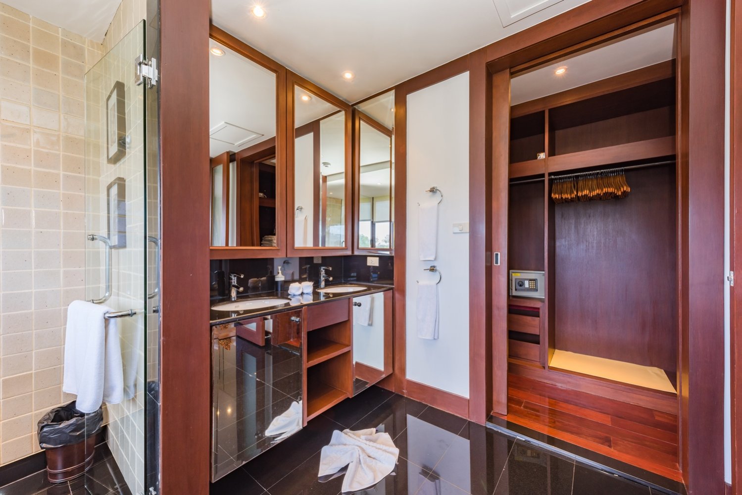 Property image - full photo 36