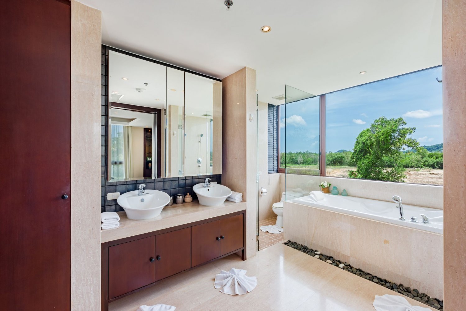 Property image - full photo 15