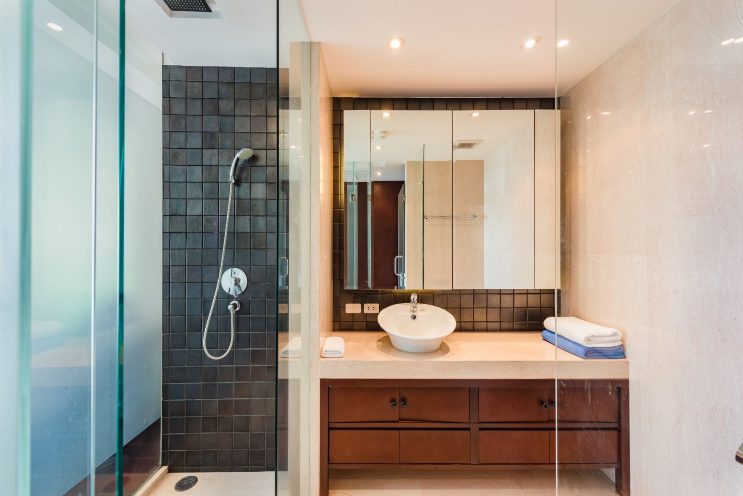 Property image - full photo 10