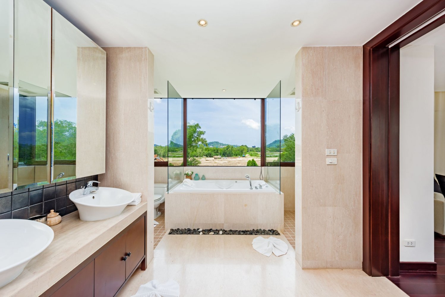 Property image - full photo 16