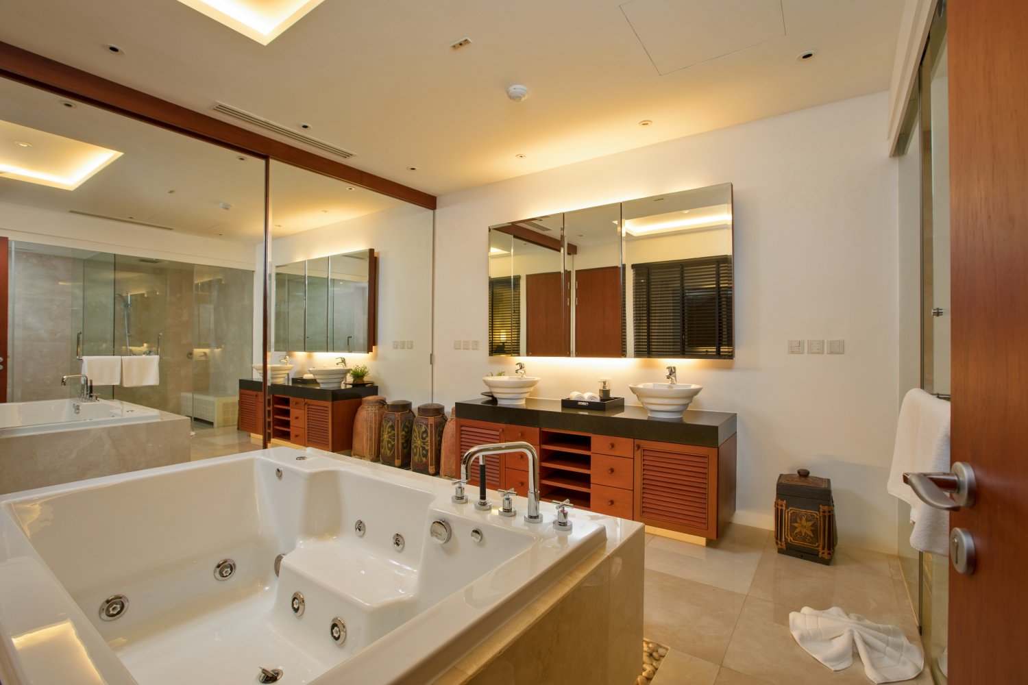 Property image - full photo 9
