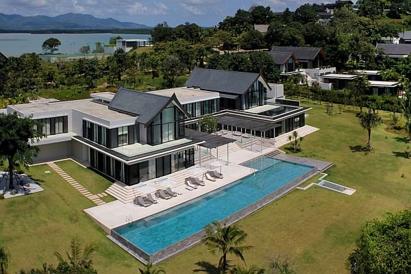 Property image - full photo 2