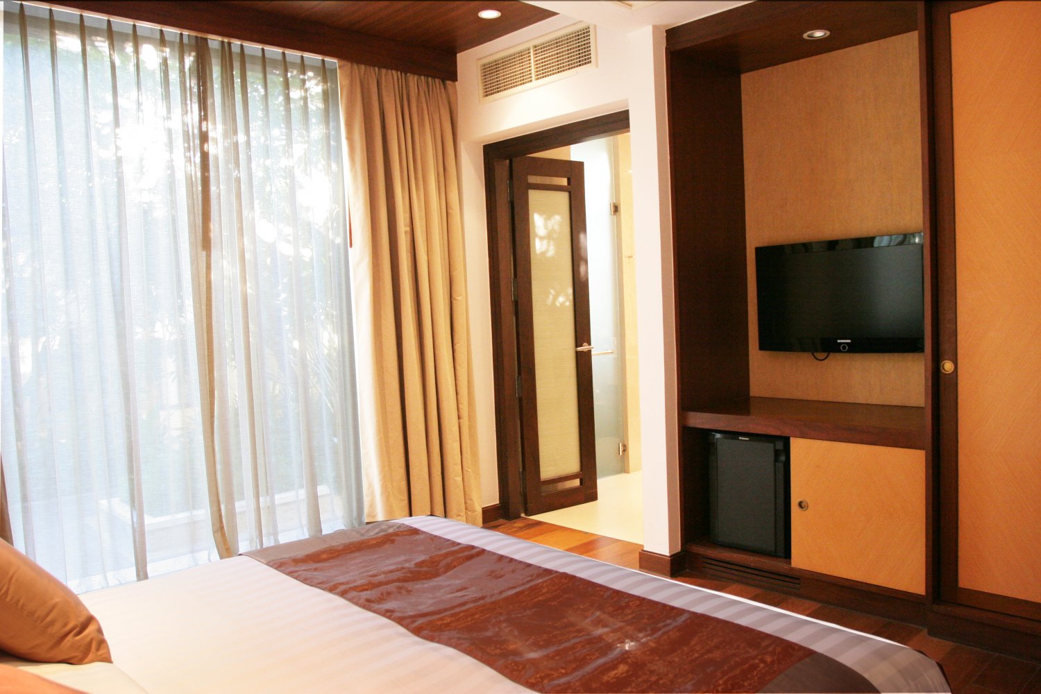 Property image - full photo 10
