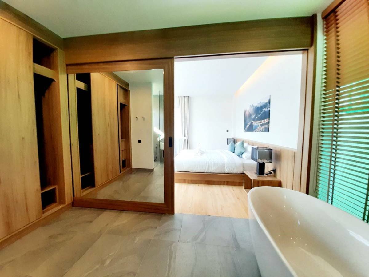 Property image - full photo 12