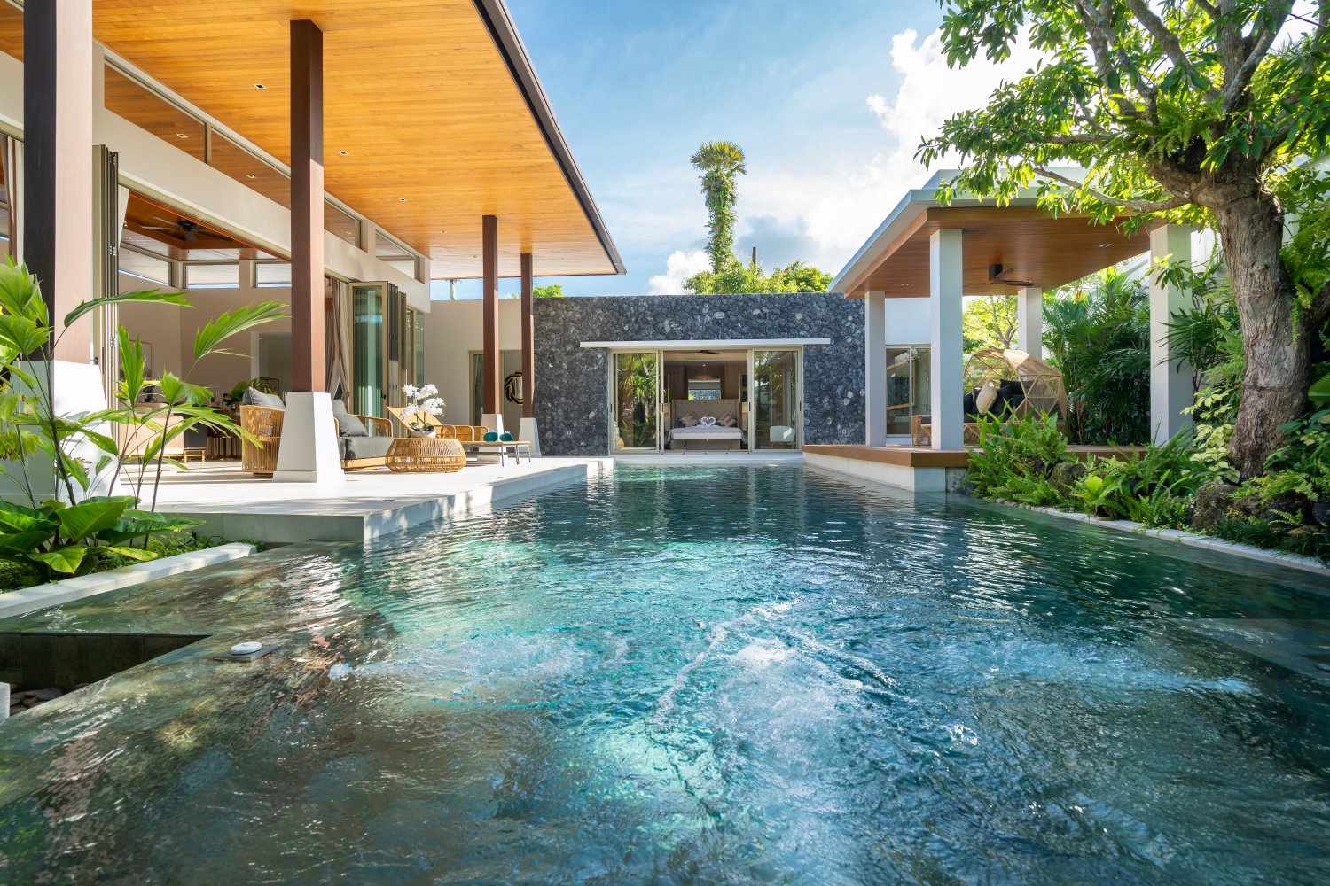 Property image - full photo 2