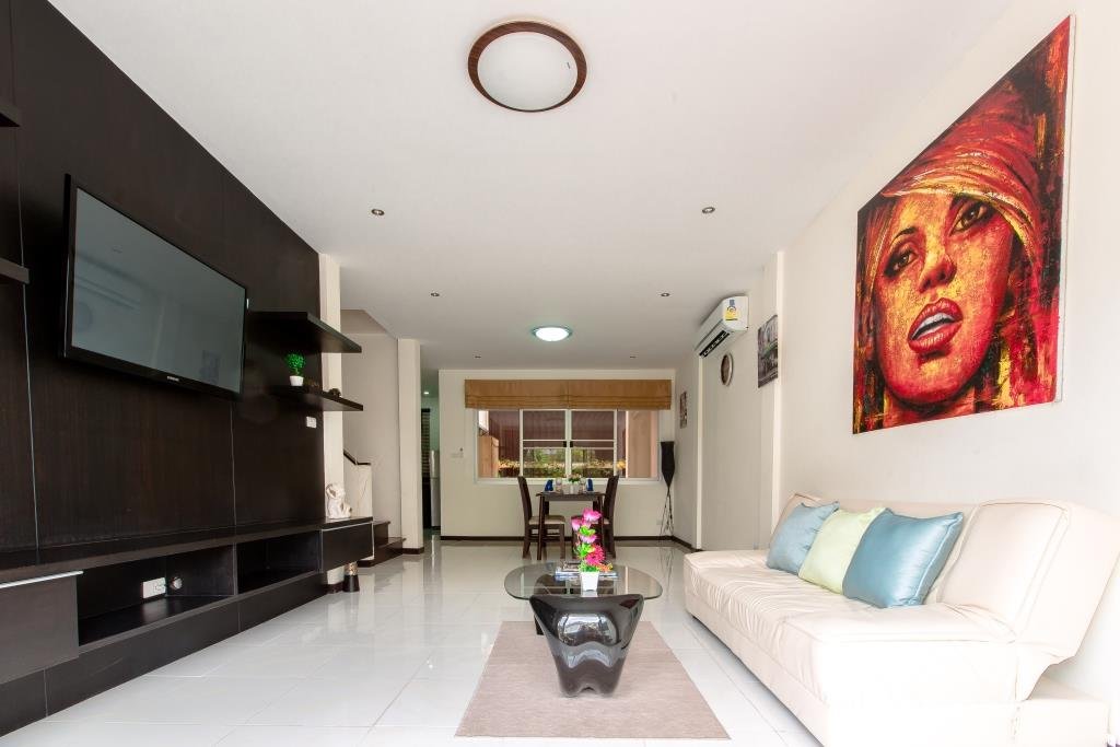 Property image - full photo 1