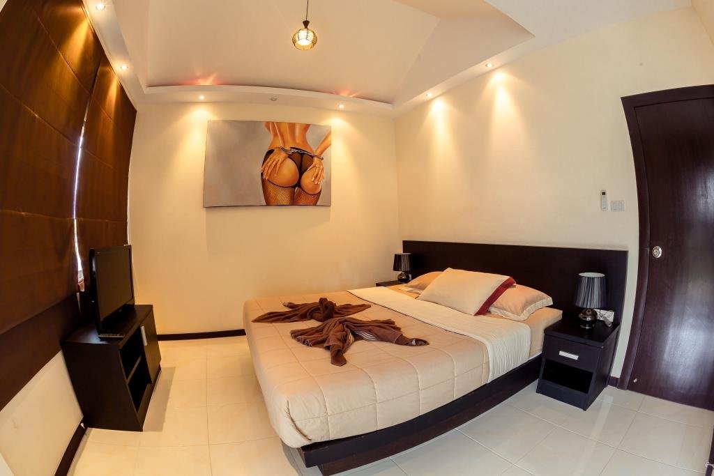 Property image - full photo 10
