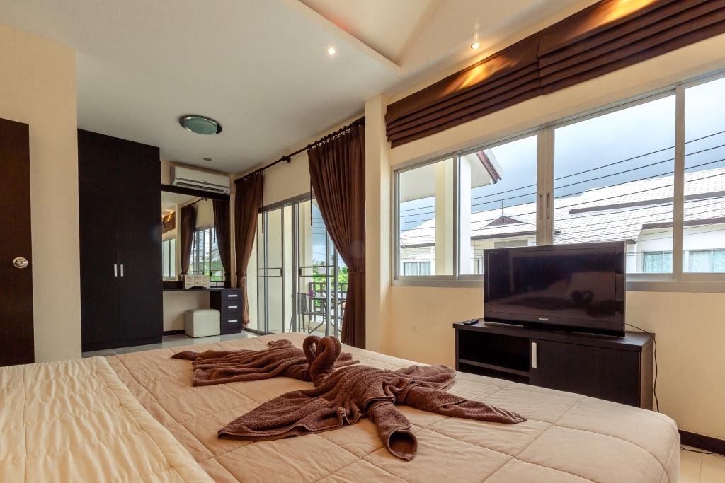 Property image - full photo 11