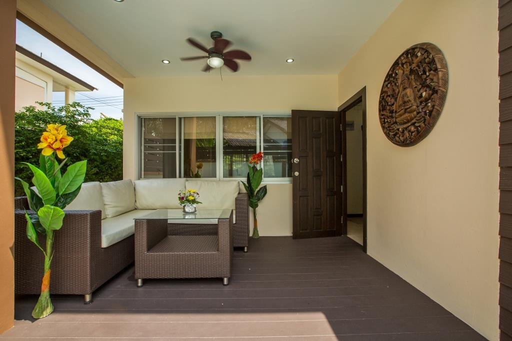 Property image - full photo 2