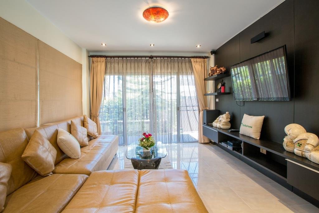 Property image - full photo 3