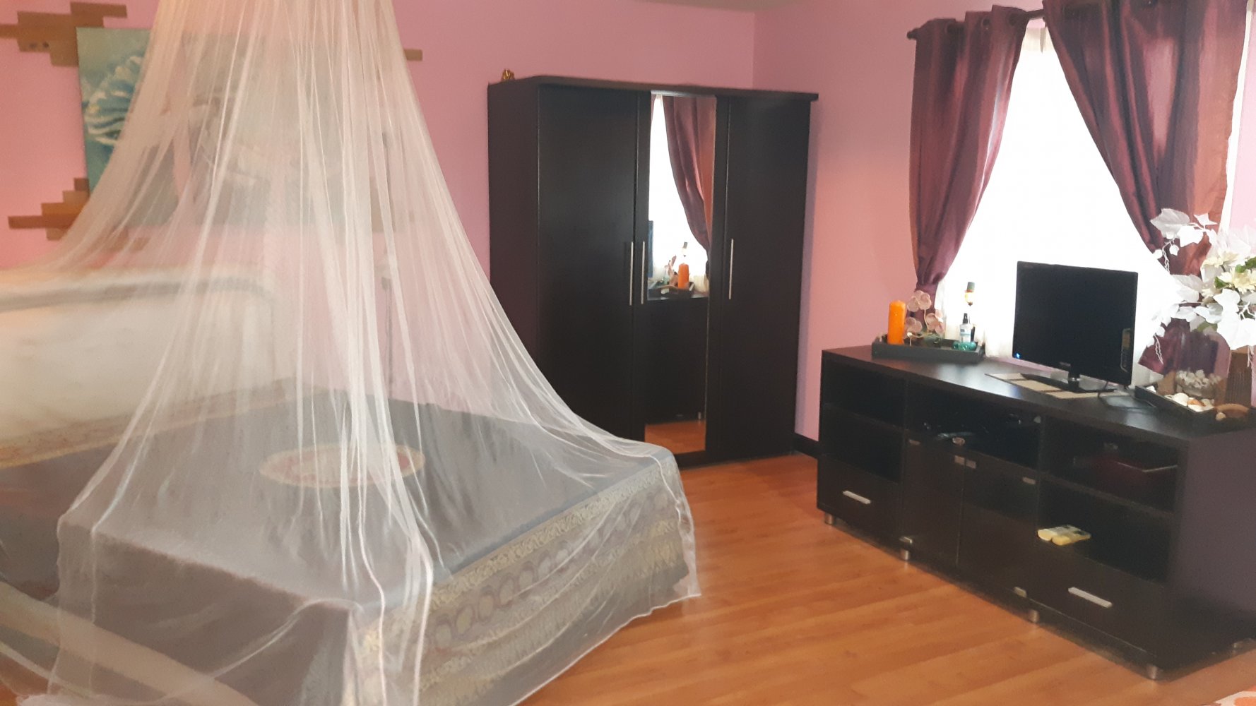 Property image - full photo 3