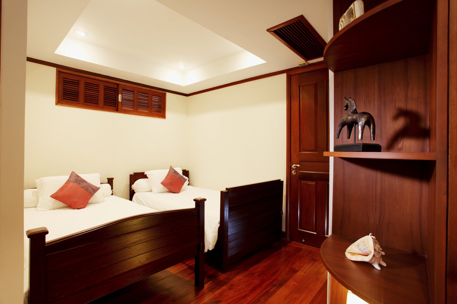Property image - full photo 42