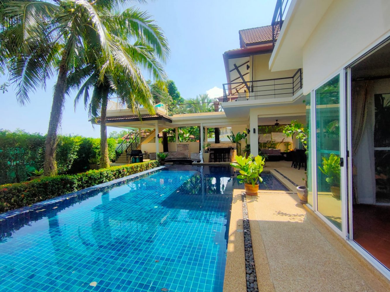 Property image - full photo 1