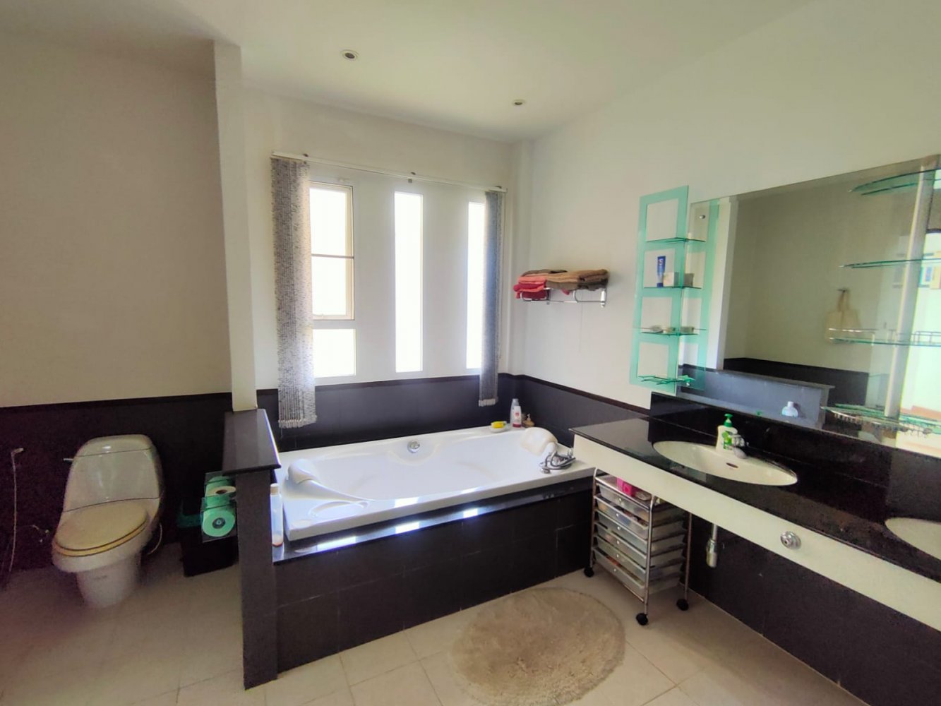 Property image - full photo 10
