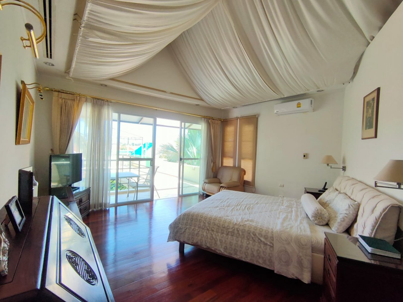 Property image - full photo 14