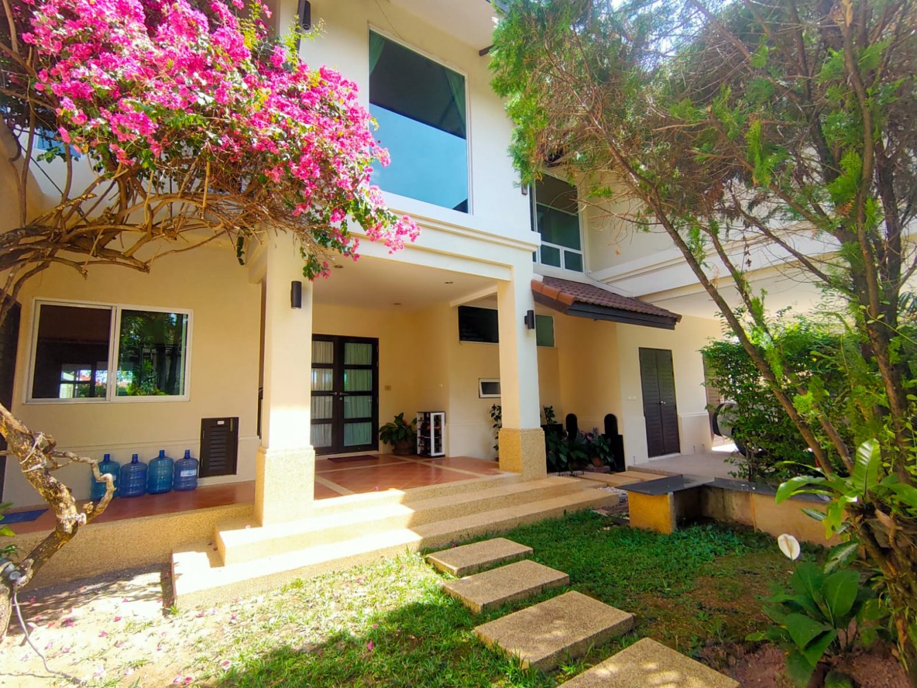 Property image - full photo 3
